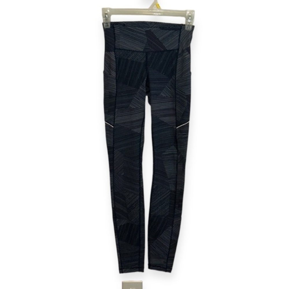 Lululemon women’s speed up tight size 2‎